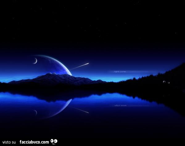 Paesaggio notturno specchiato in acqua