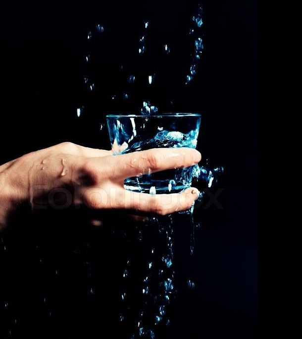 Acqua e bicchiere