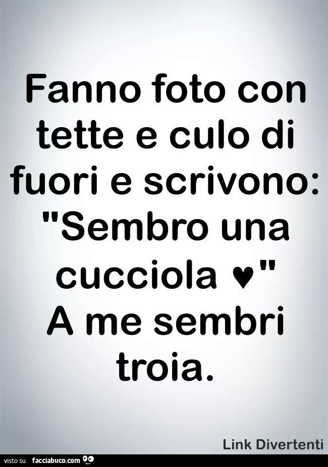 Fanno foto con tette e culo di fuori e scrivono: sembro una cucciola. A me sembri troia