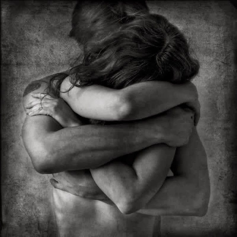 Dentro ad un abbraccio puoi fare di tutto. Sorridere e piangere… - Facciabuco.com