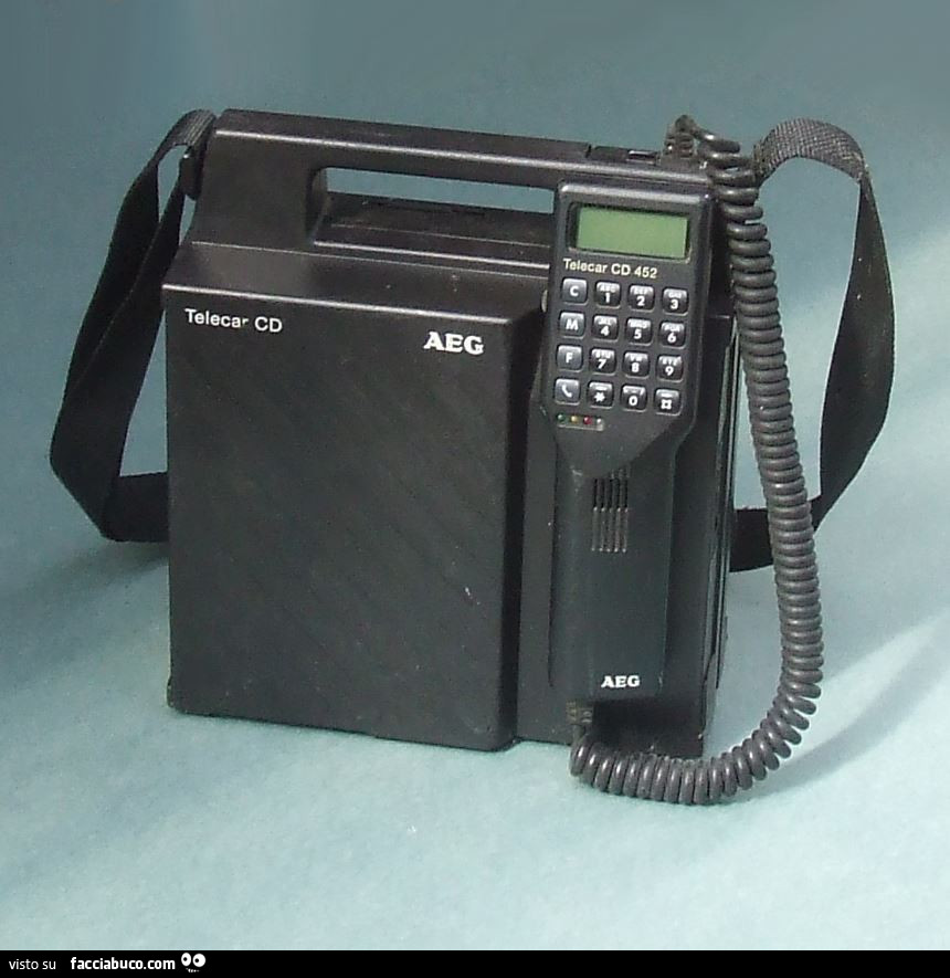 Vecchissimo telefono cellulare