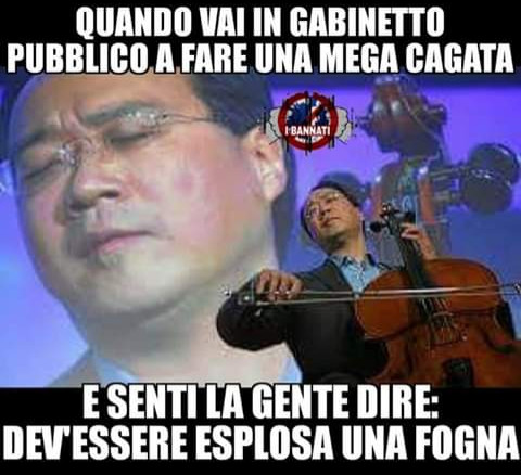 Quando vai in gabinetto pubblico a fare una mega cagata e senti la gente dire