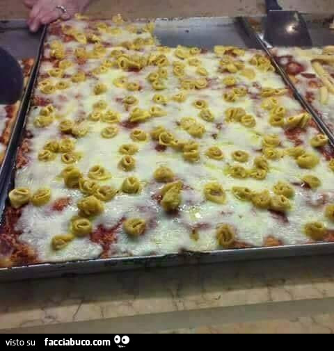 Pizza con i tortellini