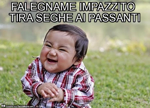 Falegname impazzito tira seghe ai passanti
