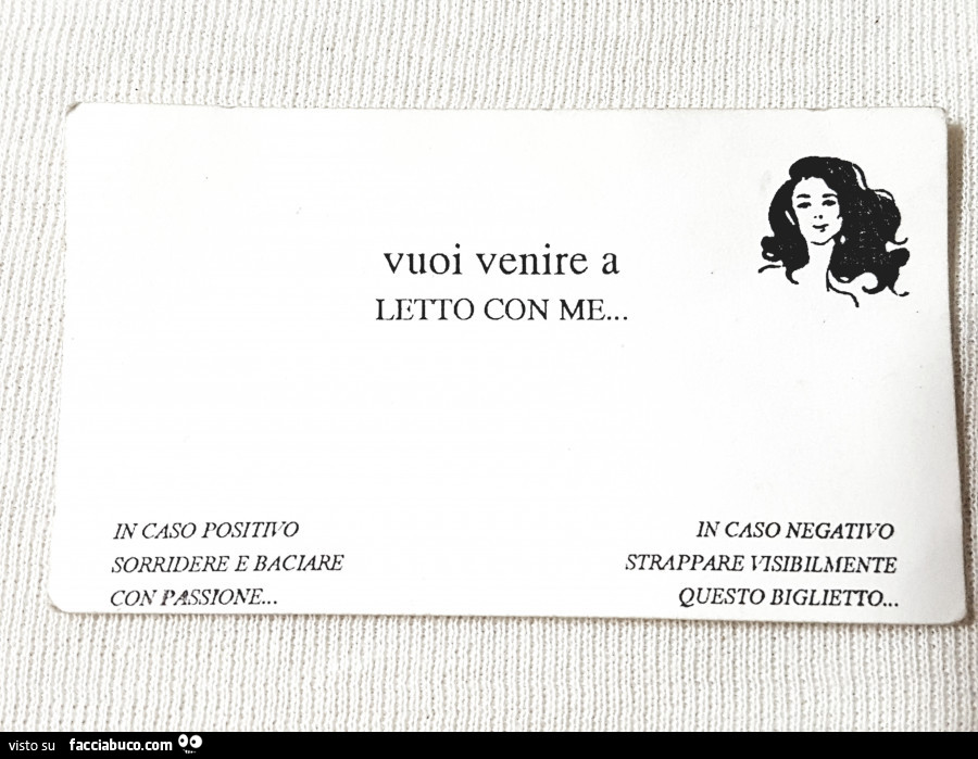 Vuoi venire a letto con me… in caso positivo sorridere e baciare con passione. In caso negativo strappare questo biglietto