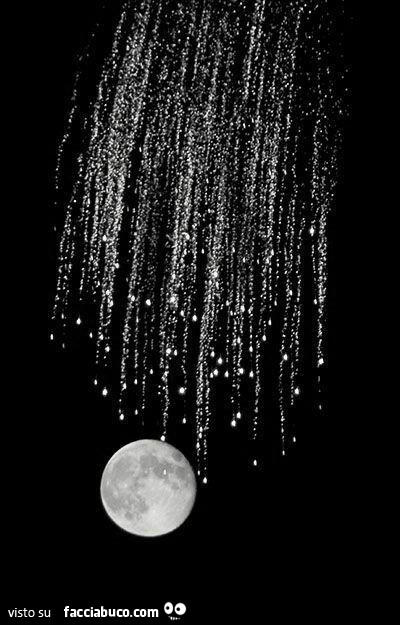 Cascata di stelle sulla luna