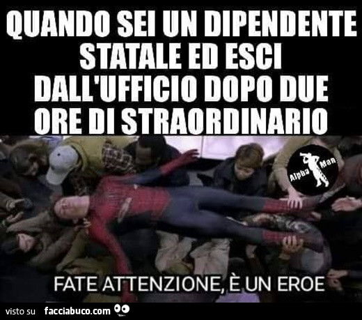 Quando sei un dipendente statale ed esci dall'ufficio dopo due ore di straordinario. Fate attenzione, è un eroe