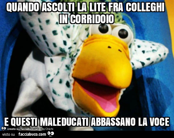 Quando ascolti la lite fra colleghi in corridoio e questi maleducati abbassano la voce