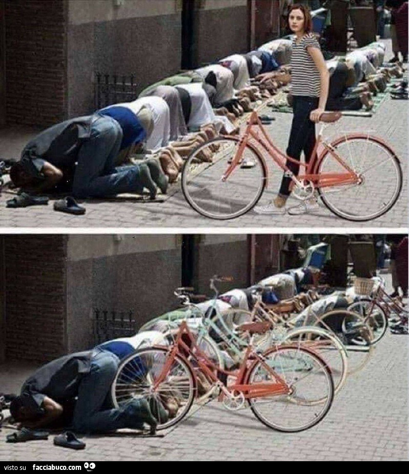 Musulmani in preghiera usati come parcheggi delle bici