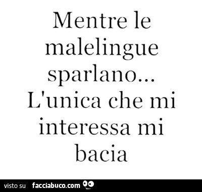 Mentre le malelingue sparlano… l'unica che mi interessa mi bacia