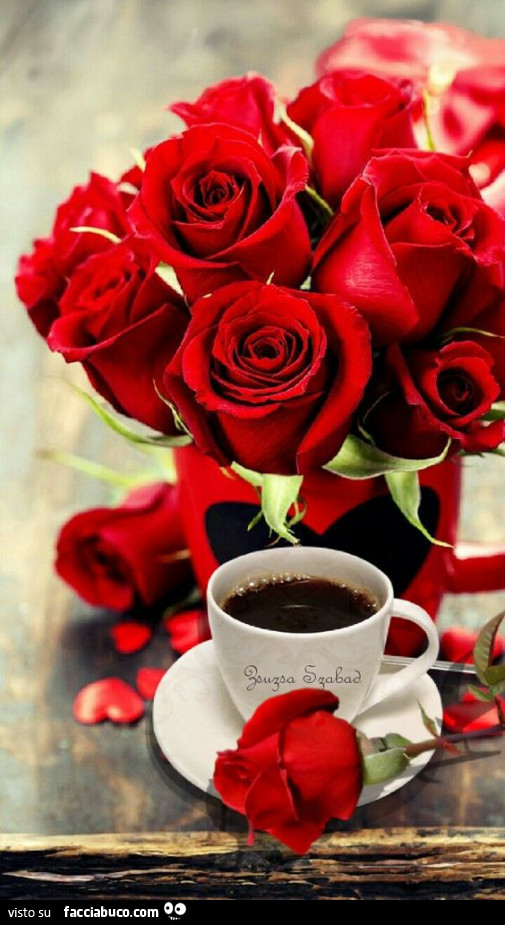 Rose rosse e caffè