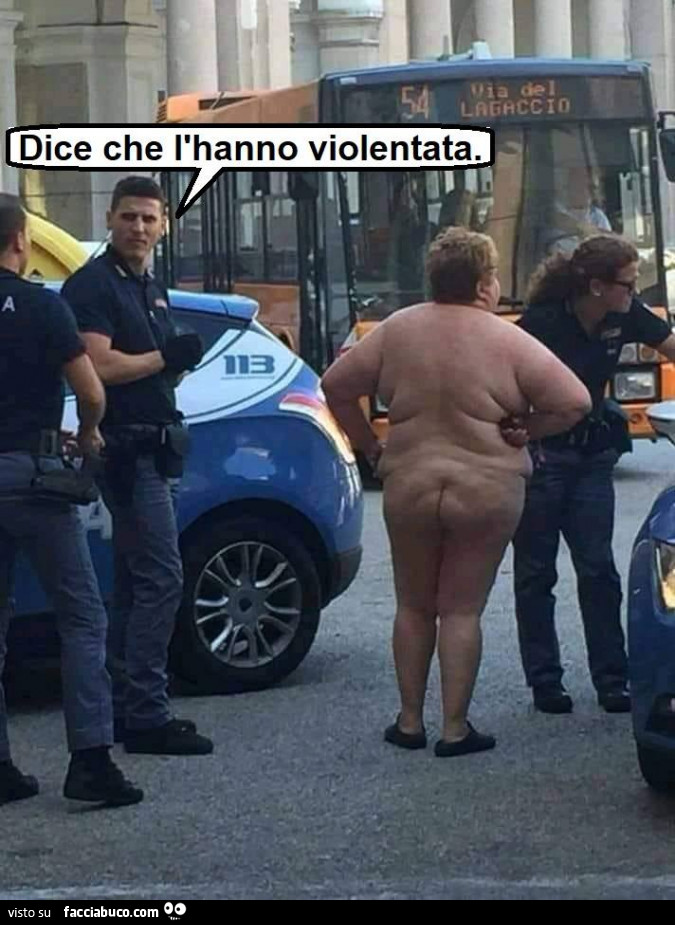 Dice che l'hanno violentata