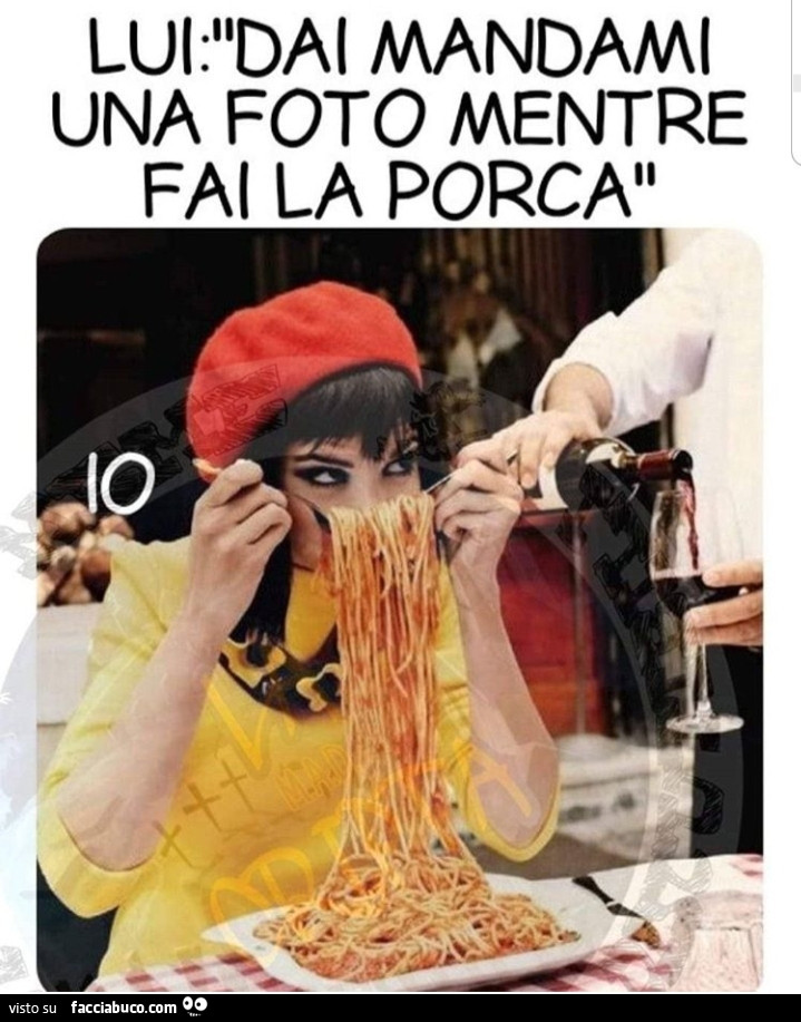 Lui: dai mandami una foto mentre fai la porca