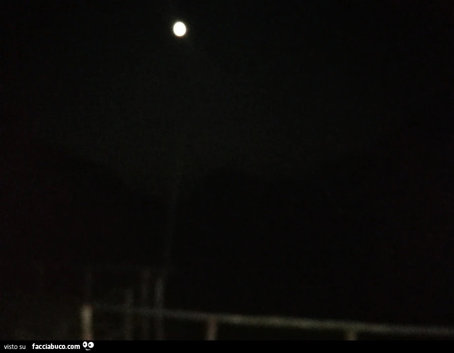 Piccola luna in cielo
