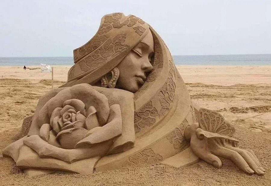 Magnifica scultura di sabbia