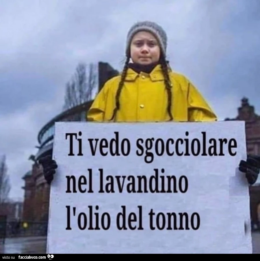 Ti vedo sgocciolare nel lavandino l'olio del tonno