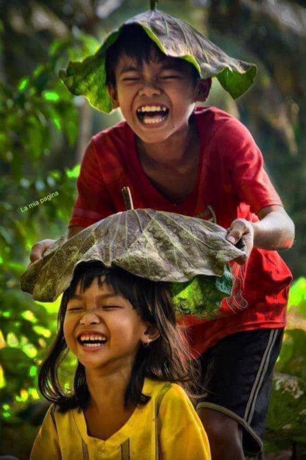 In fondo, per essere felici basta poco. È Sufficiente la compagnia delle persone giuste, quelle capaci di dividere con te tutti i colori della vita