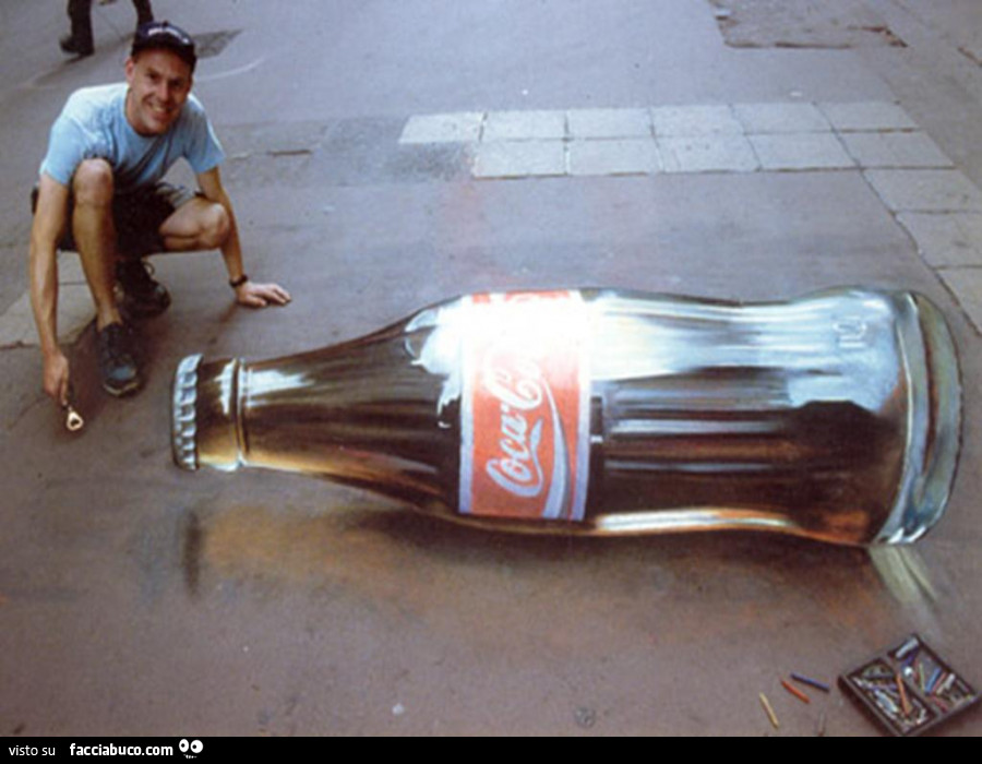 Effetto 3d bottiglia di coca cola dipinta per strada