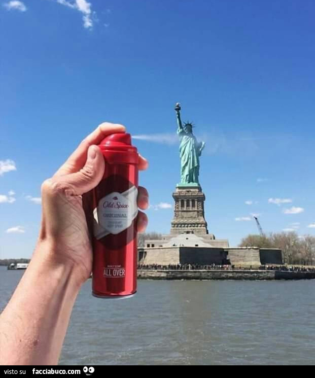 Deodorante sulla statua della libertà