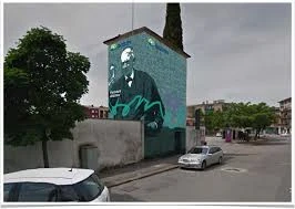 Cabina sul verde acqua con personaggio disegnatk