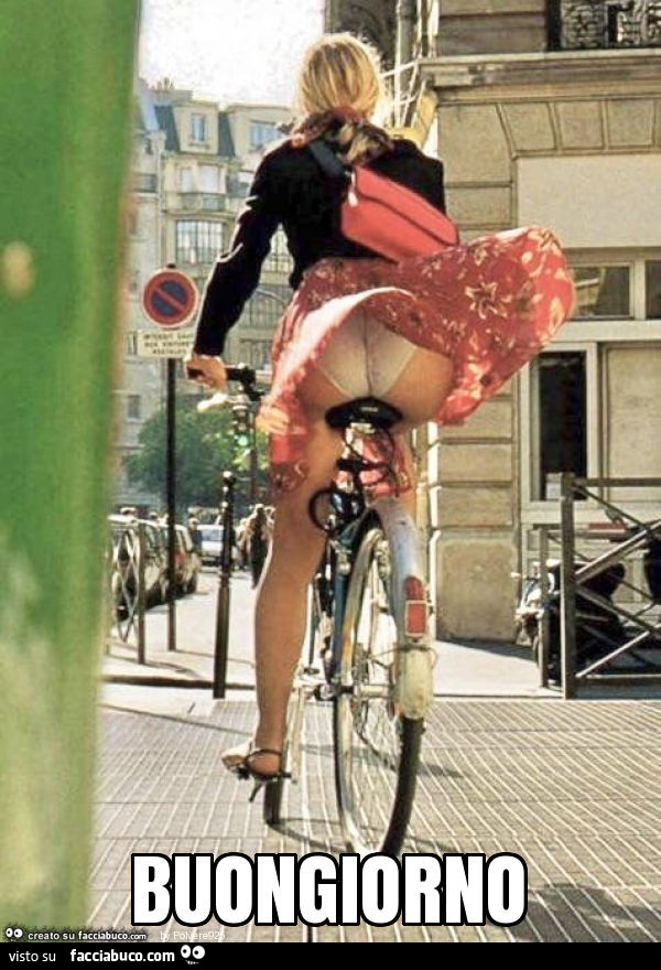 Le si alza la gonna in bicicletta. Buongiorno