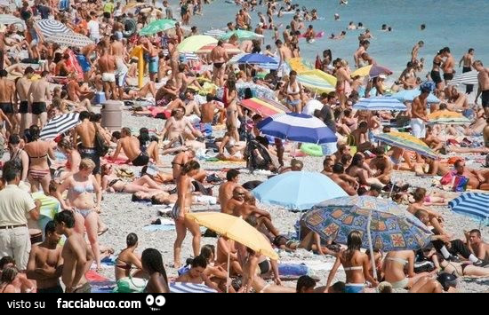 Spiaggia affollata