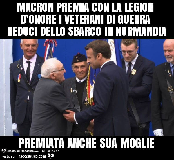 Macron premia con la legion d'onore i veterani di guerra reduci dello sbarco in normandia premiata anche sua moglie